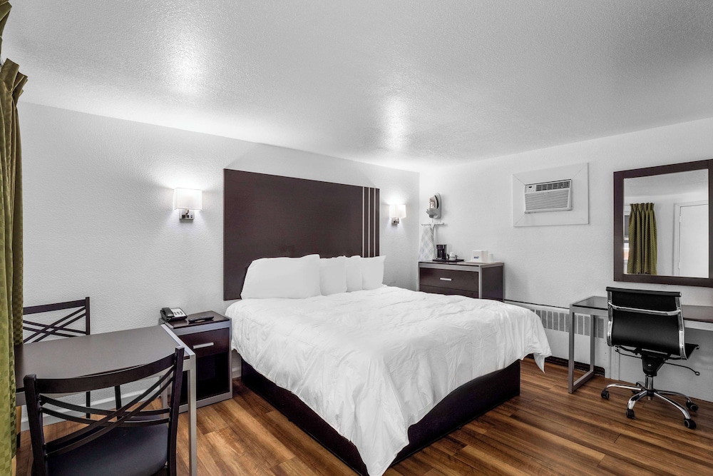 Room, 1 King Bed, Non Smoking - Photo 1