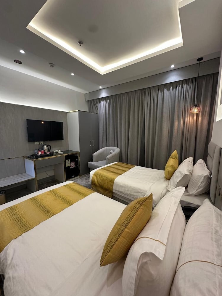 Basic Room, 2 Double Beds photo 3