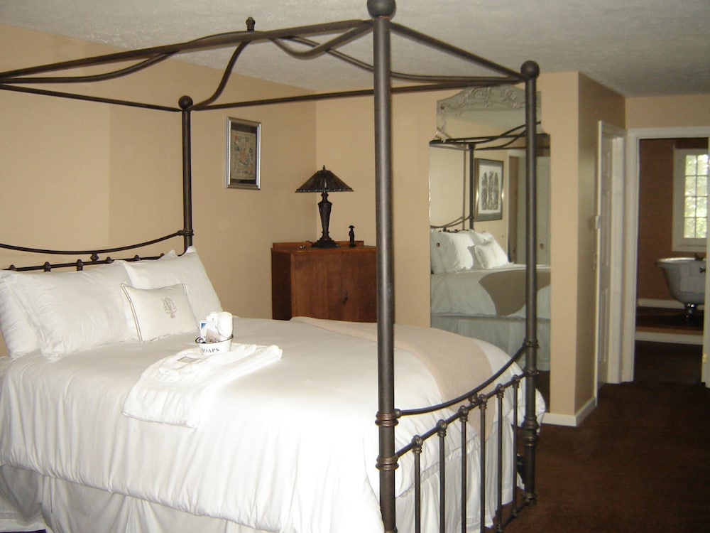Standard Triple Room, Ensuite (Asian Lily Suite)