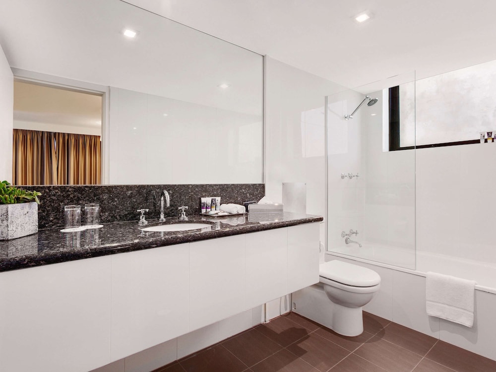 Superior Suite, 1 Bedroom, Lake View - Photo 4