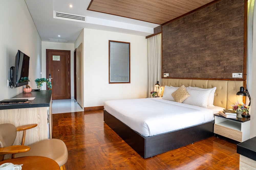 Deluxe Double Room, 1 King Bed, City View photo 2