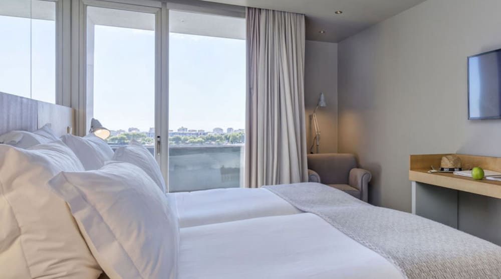 Superior Double Room, River View - Photo 4