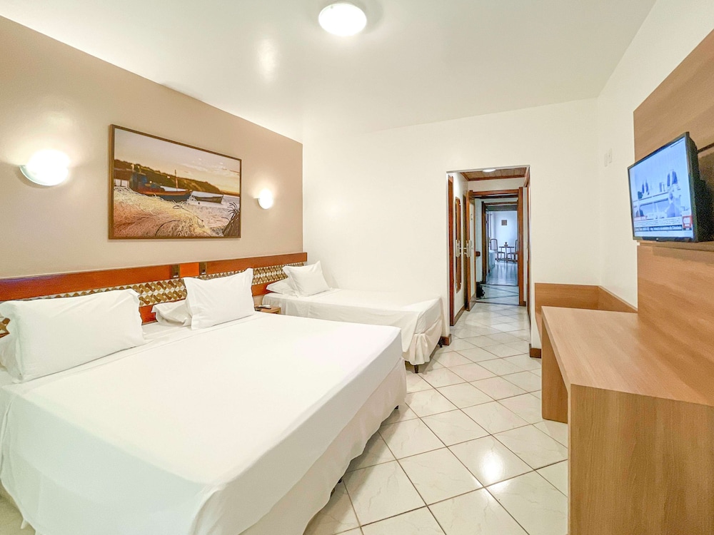 Deluxe Room, Multiple Beds, Non Smoking thumbnail 6