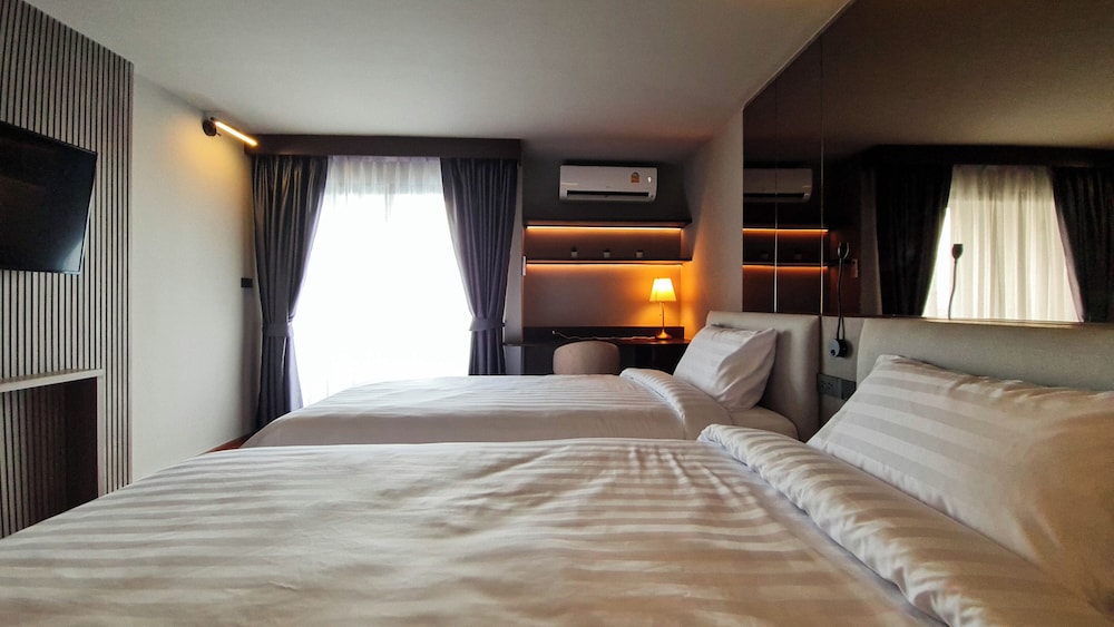 Deluxe Single Room, 2 Twin Beds, Non Smoking, City View photo 2