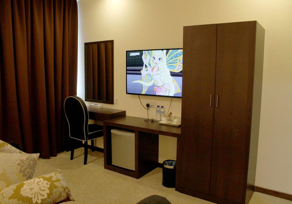 Executive Suite - Photo 3