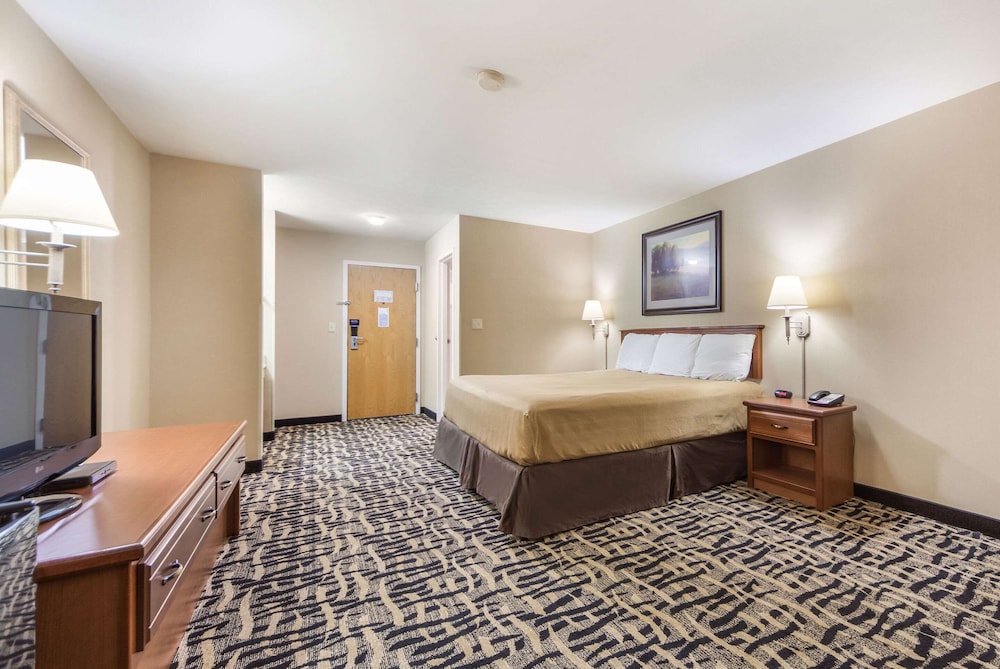 Standard Room, 1 King Bed, Non Smoking - Photo 2