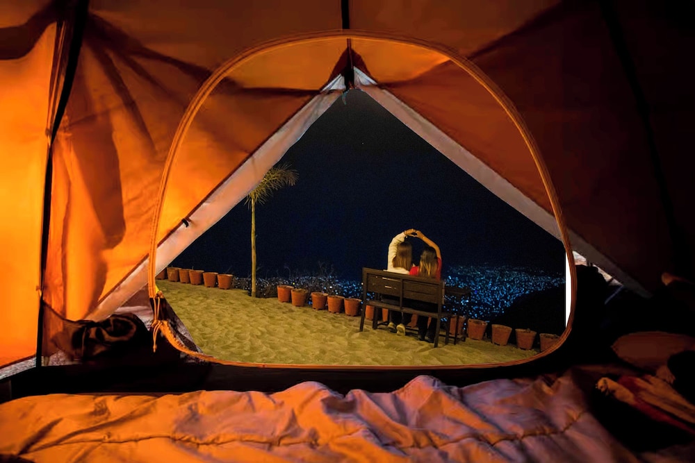 Comfort Tent, City View