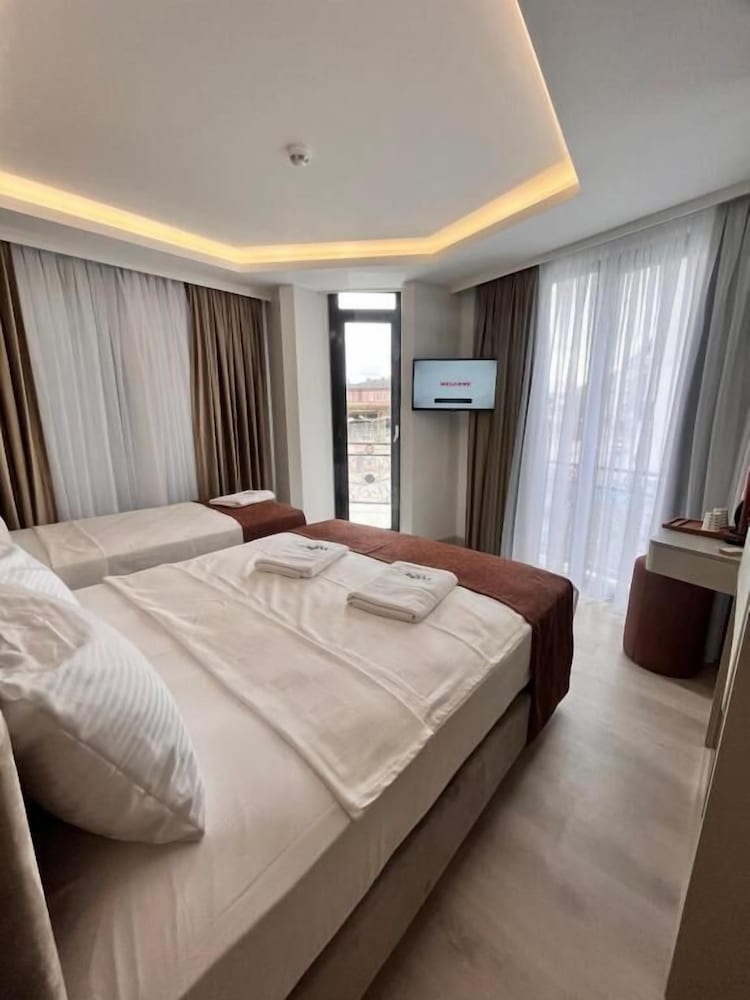 Deluxe Suite photo 2