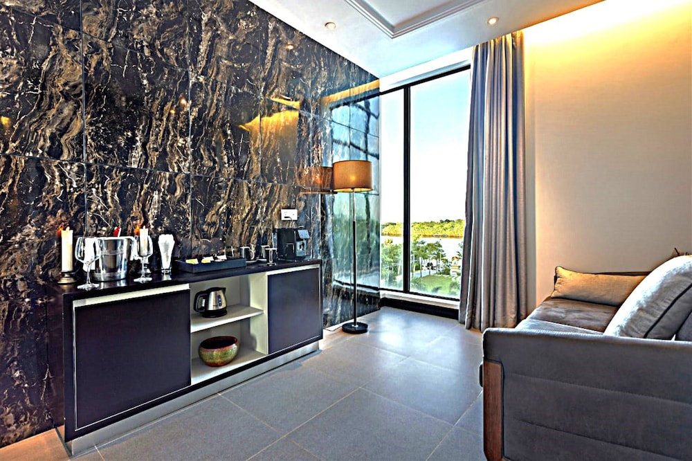 Junior Suite, Pool View - Photo 2