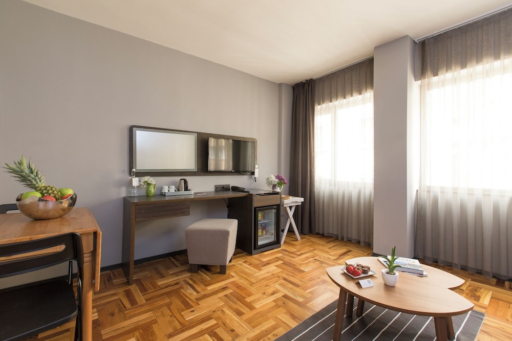 Deluxe Studio Suite, 1 Bedroom, Non Smoking, City View photo 1