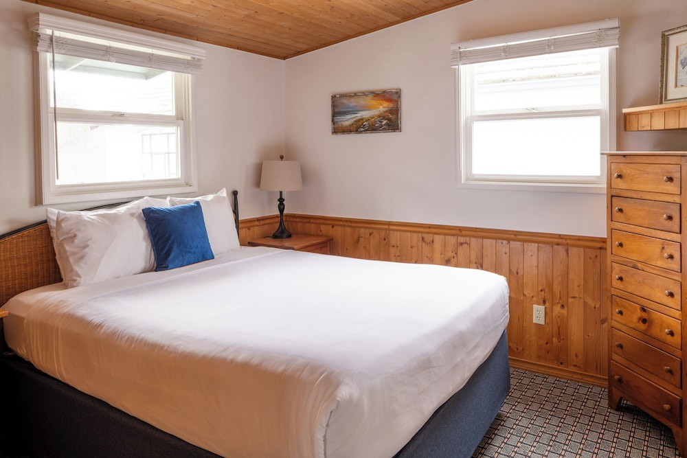 Deluxe Suite, 2 Bedrooms, Fireplace, Courtyard View photo 3