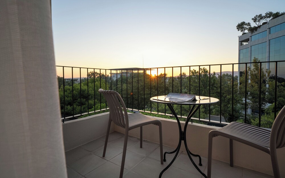 Superior Studio Suite, Balcony photo 2