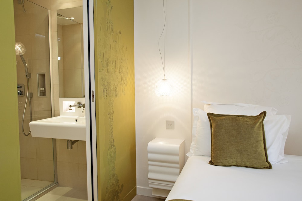 Superior Room thumbnail 6