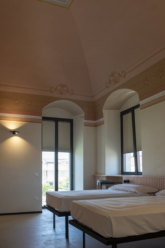 Deluxe Double or Twin Room, 4 Bedrooms, Balcony, Courtyard View