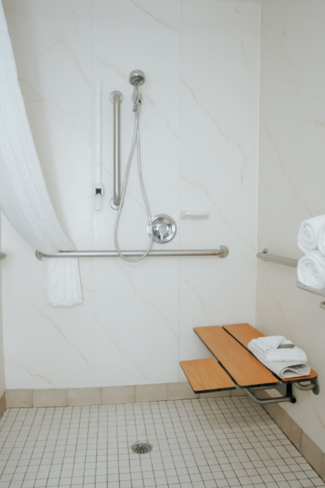 Premium Room, 2 Queen Beds, Accessible, Non Smoking - Photo 4