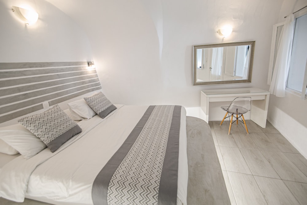 Honeymoon Suite with Hot Tub & Sea View