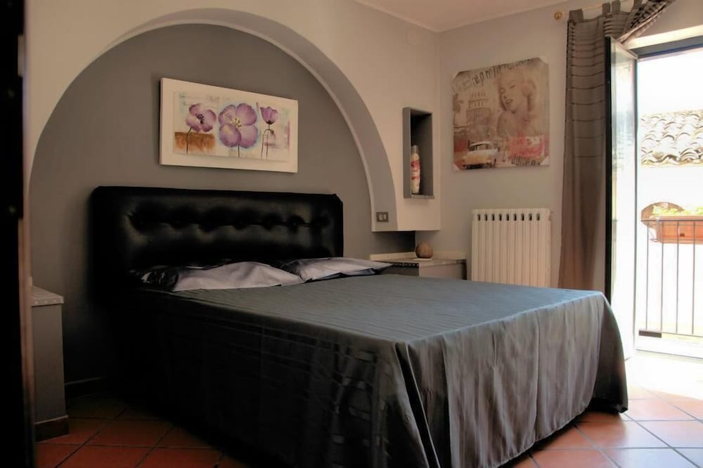 Double Room, 1 Queen Bed, Private Bathroom (External) photo 2