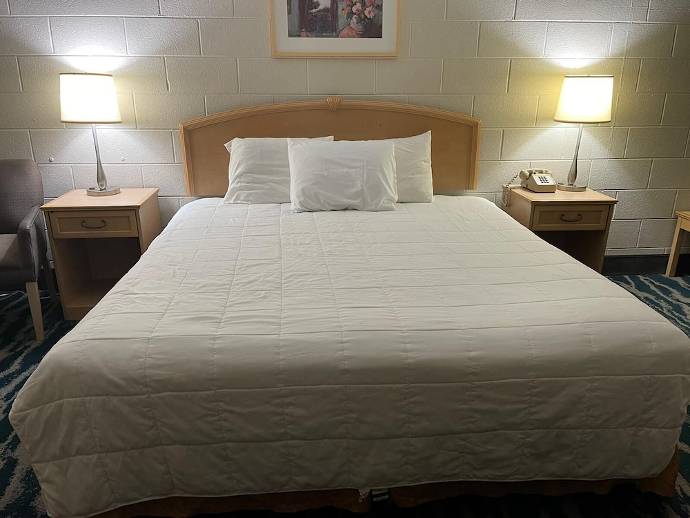 Standard Room, 1 King Bed photo 2