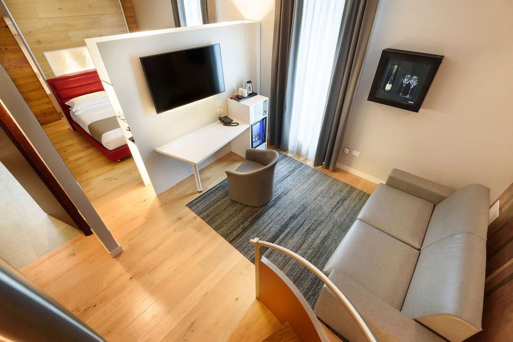 Executive Suite terrazzo photo 1