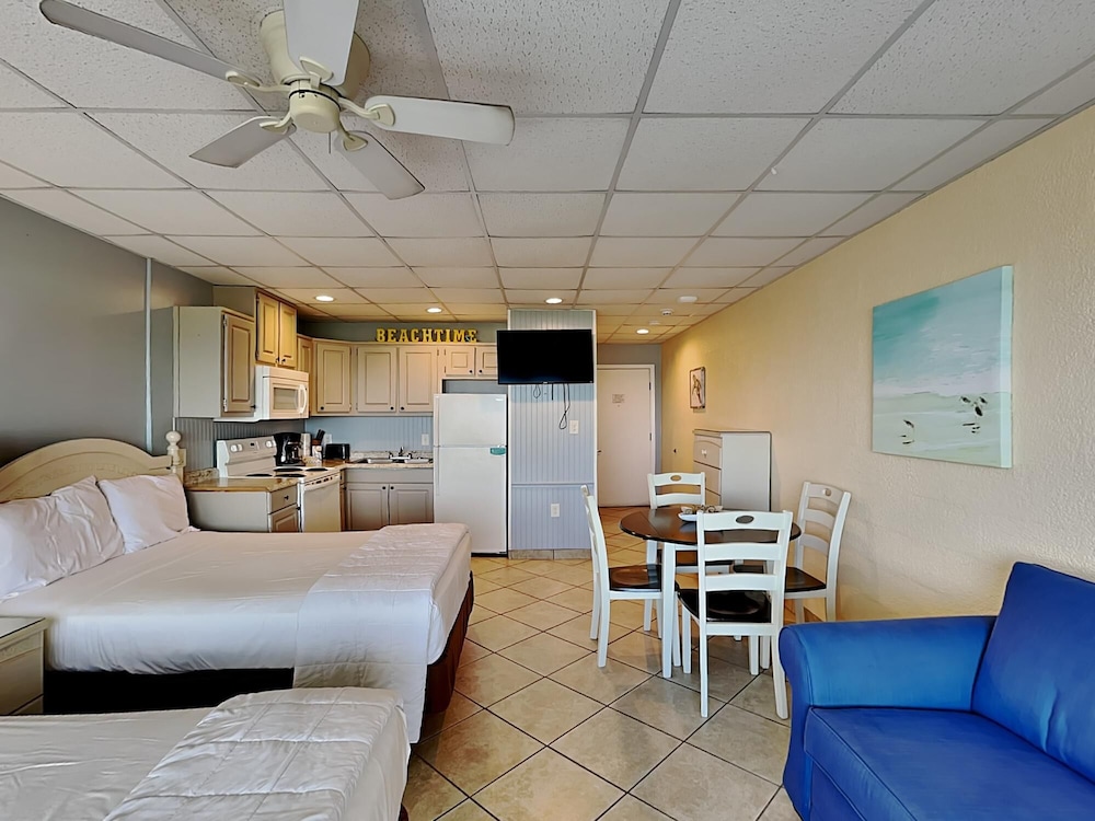 Studio Suite, 2 Double Beds, Patio, Ocean View (#107 - No Pets)