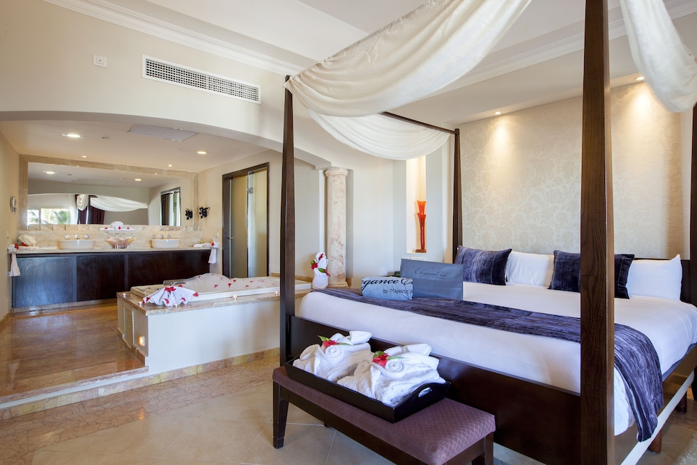 Elegance Club Ocean View Suite w/Jacuzzi - Adults Only photo 2