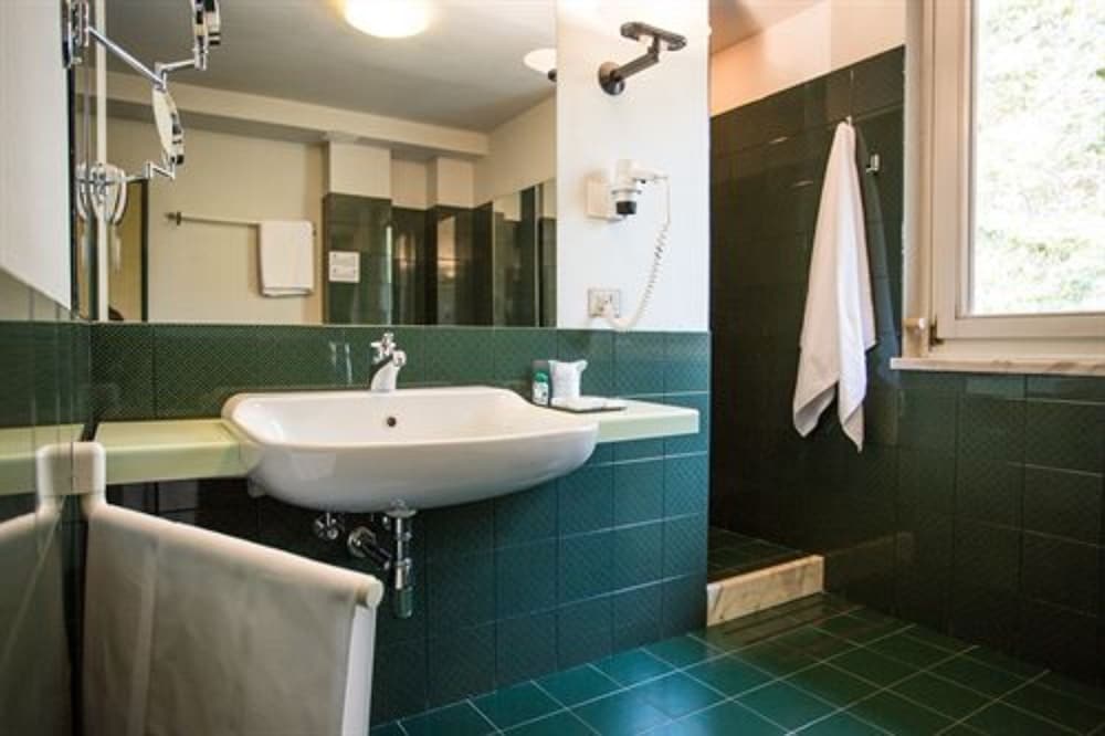 Standard Twin Room - Photo 5