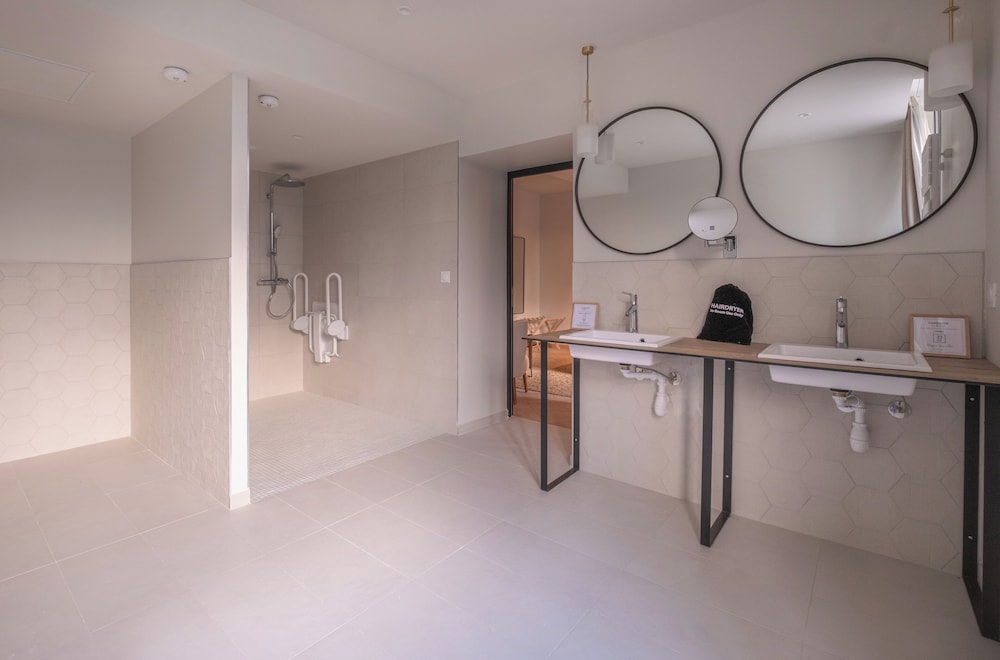 Standard Double or Twin Room photo 2