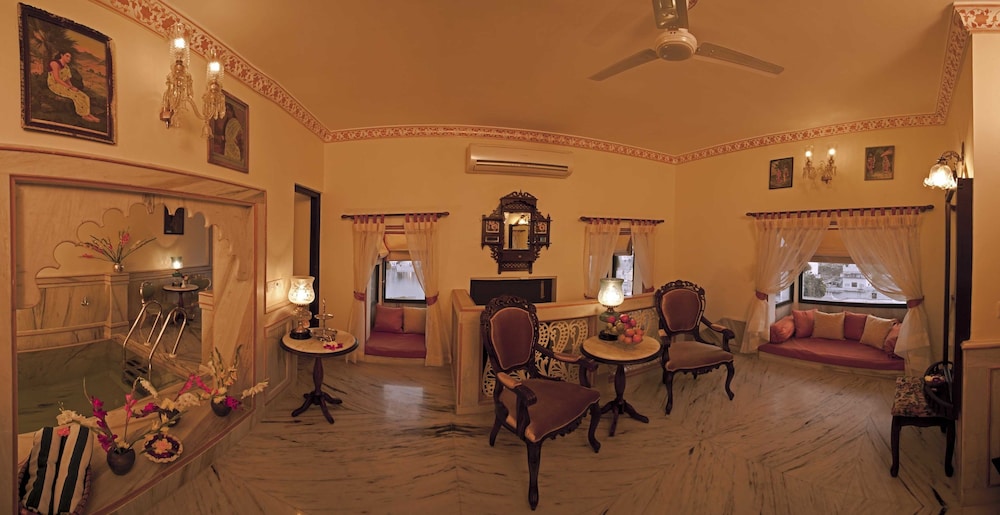 UDAI SUITE - Photo 6