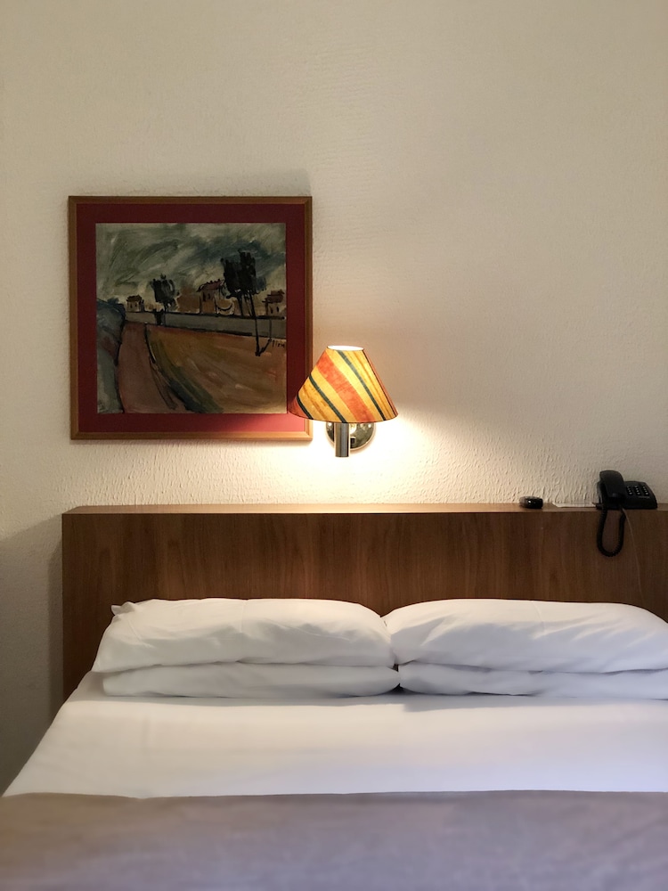 Standard Double Room - Photo 3