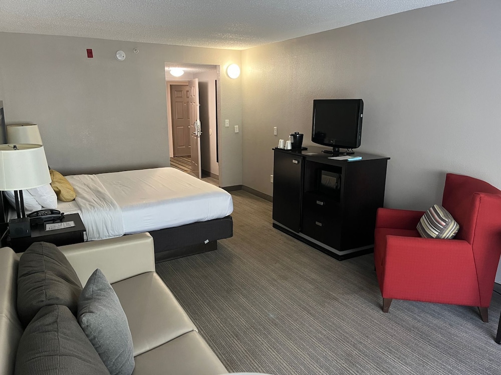 Suite, 1 King Bed, Non Smoking - Photo 2