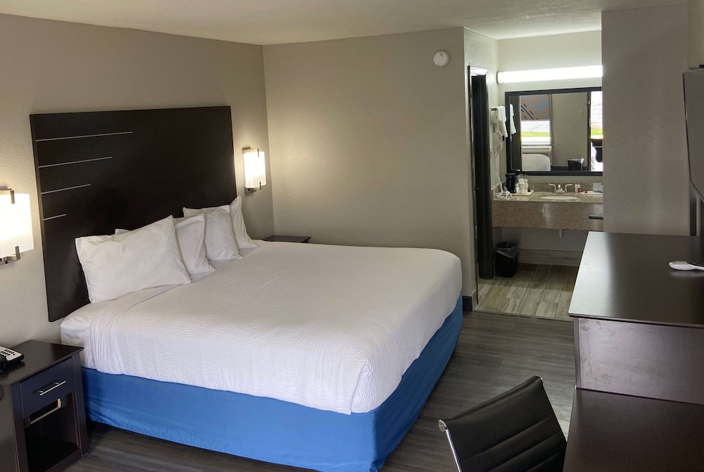 Room, 1 King Bed, Non Smoking - Photo 1