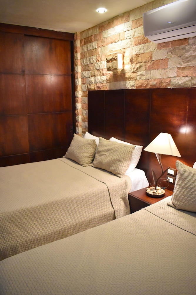 Standard Quadruple Room, 2 Double Beds photo 2