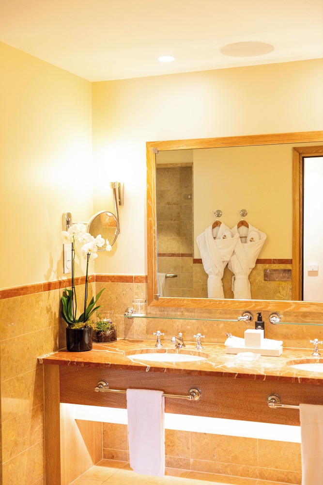 Premier Suite (King) - Photo 8