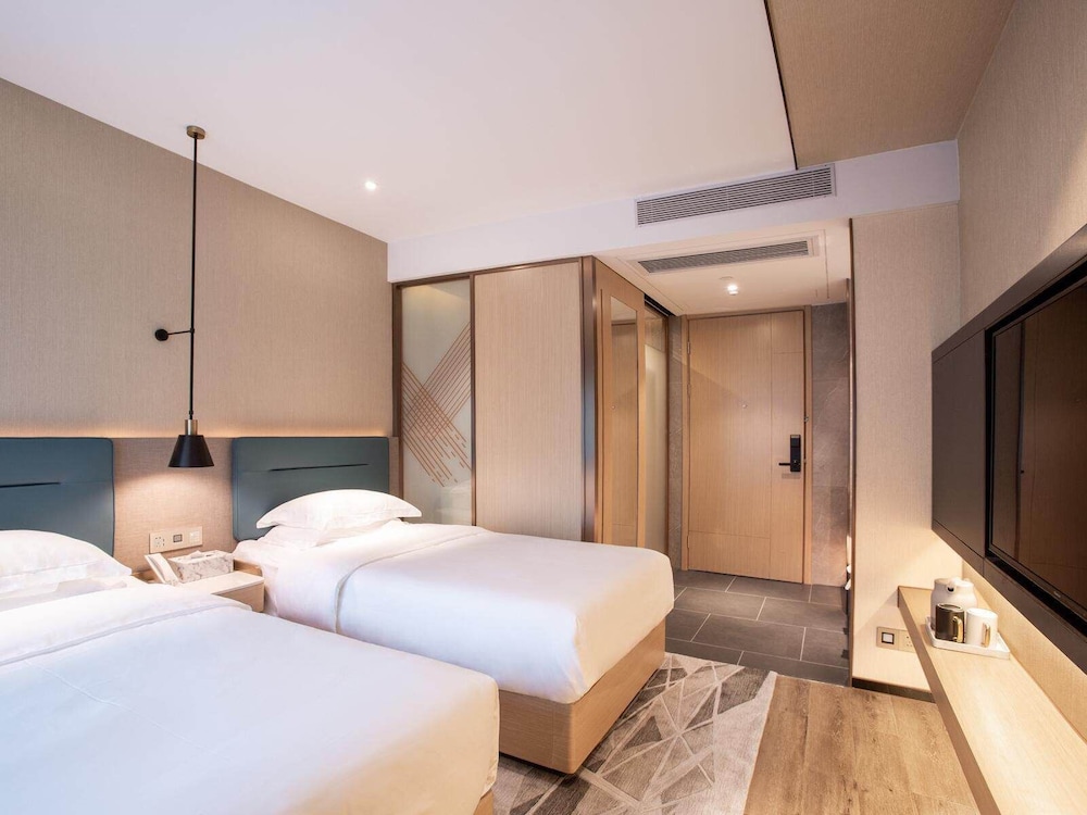 Classic Twin Room, City View