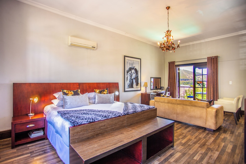 Luxury Twin Room (takes 2 people)
