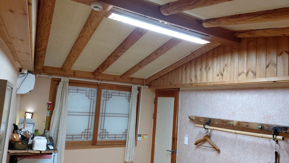 Room (Happiness) photo 3