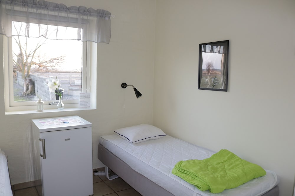 Twin Room, Refrigerator photo 1