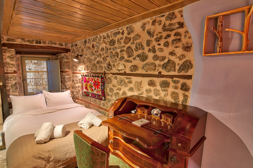 R3 Traditional Quadruple Room photo 3