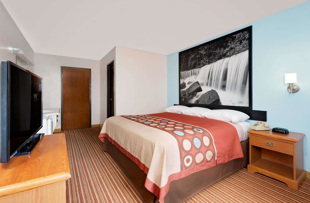 Suite, 1 King Bed, Hot Tub - Photo 2