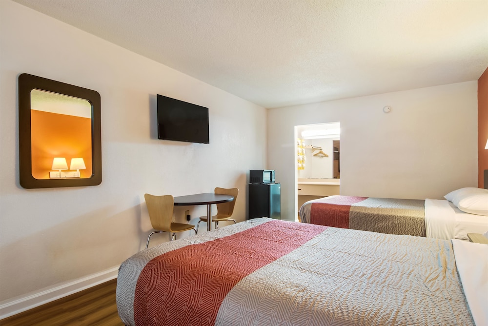Deluxe Room, 2 Double Beds, Accessible, Smoking - Photo 2