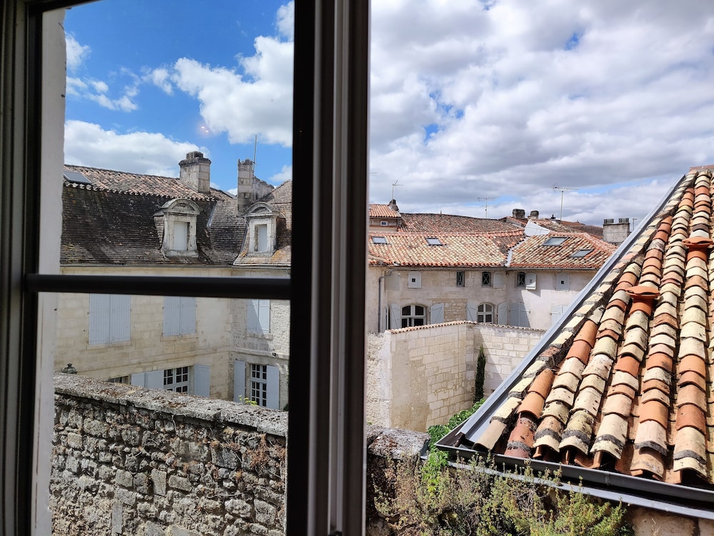 Studio, Ensuite, City View photo 3