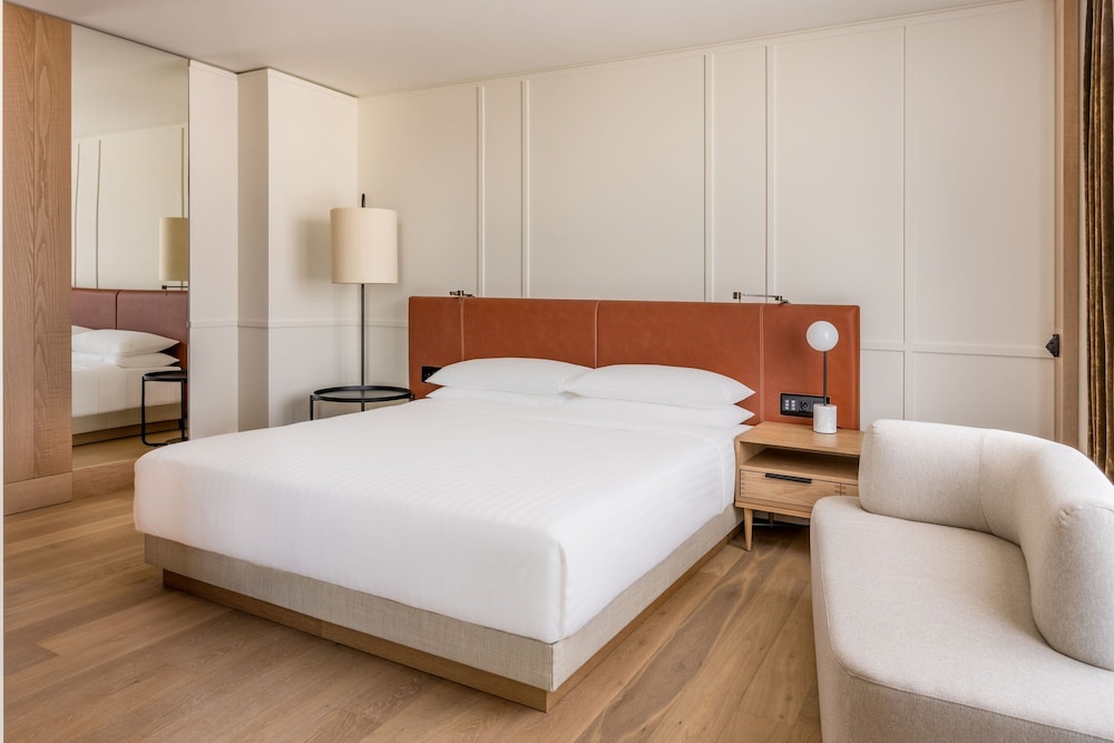 Junior Suite, 1 Bedroom, Non Smoking photo 2
