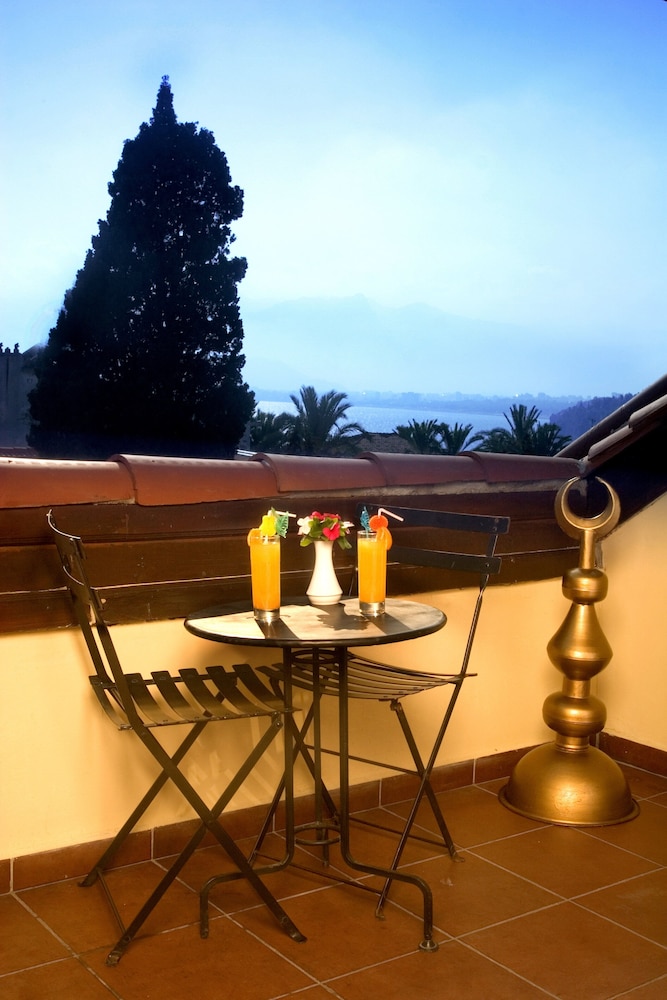 Premier Side Sea View Room - Photo 4