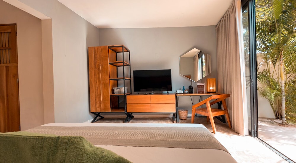 Standard Room, 1 King Bed, Private Pool - Photo 13