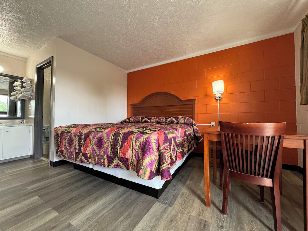 Non-Smoking Room, 1 King Bed photo 1