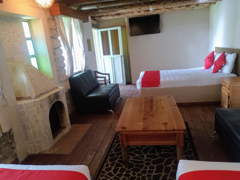 Family Cabin, Multiple Beds photo 2