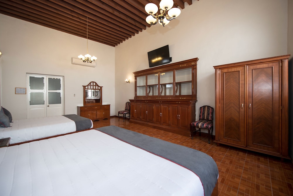 Superior Room, 2 Queen Beds - Photo 3