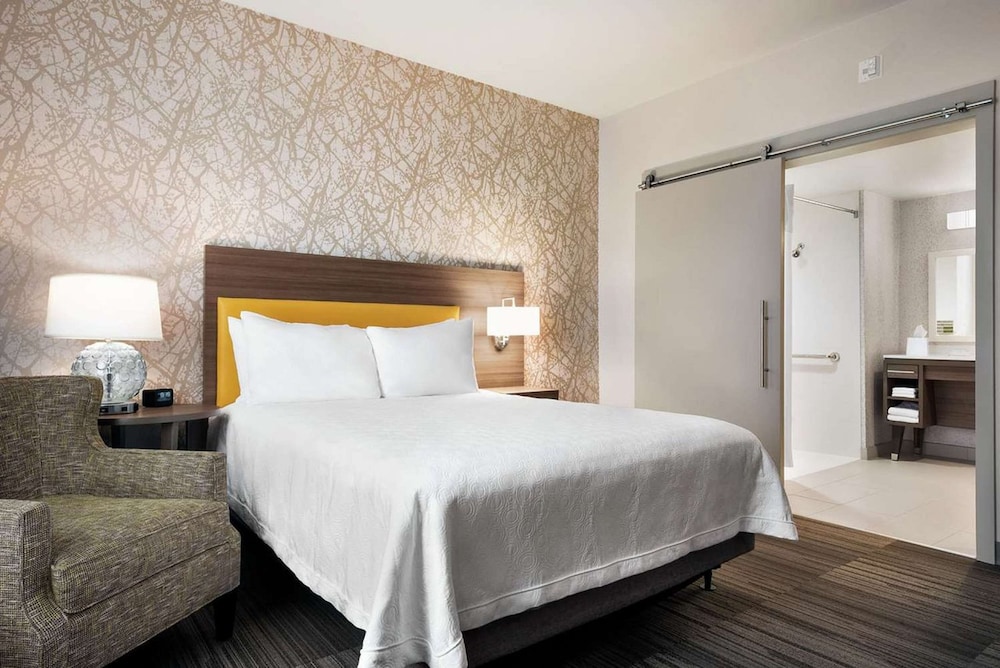 Suite, 2 Queen Beds, Accessible, Non Smoking (Hearing) - Photo 1