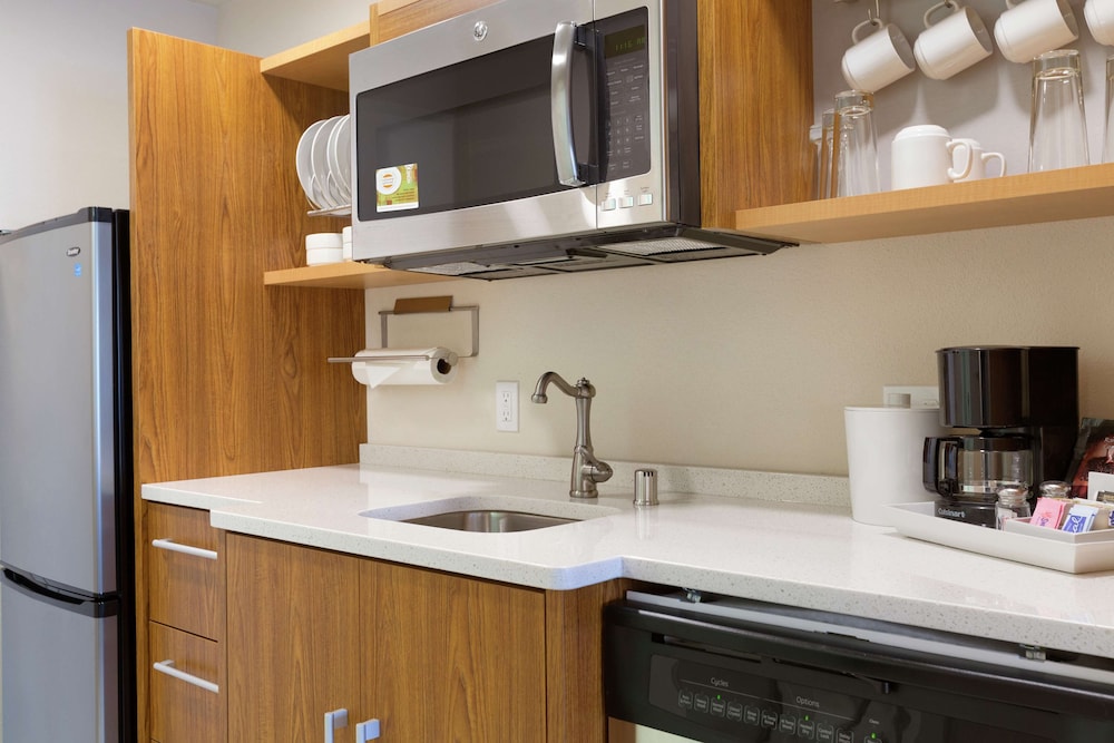 Suite, 1 King Bed, Accessible, Non Smoking (Roll-in Shower)