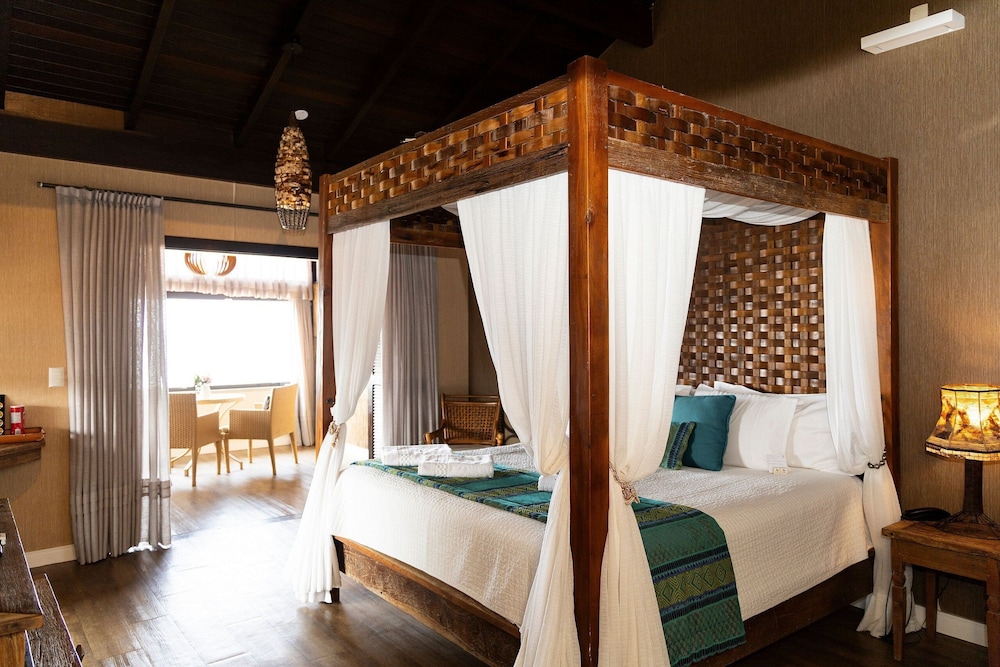 Premium Suite, 1 King Bed, Jetted Tub, Sea View photo 1